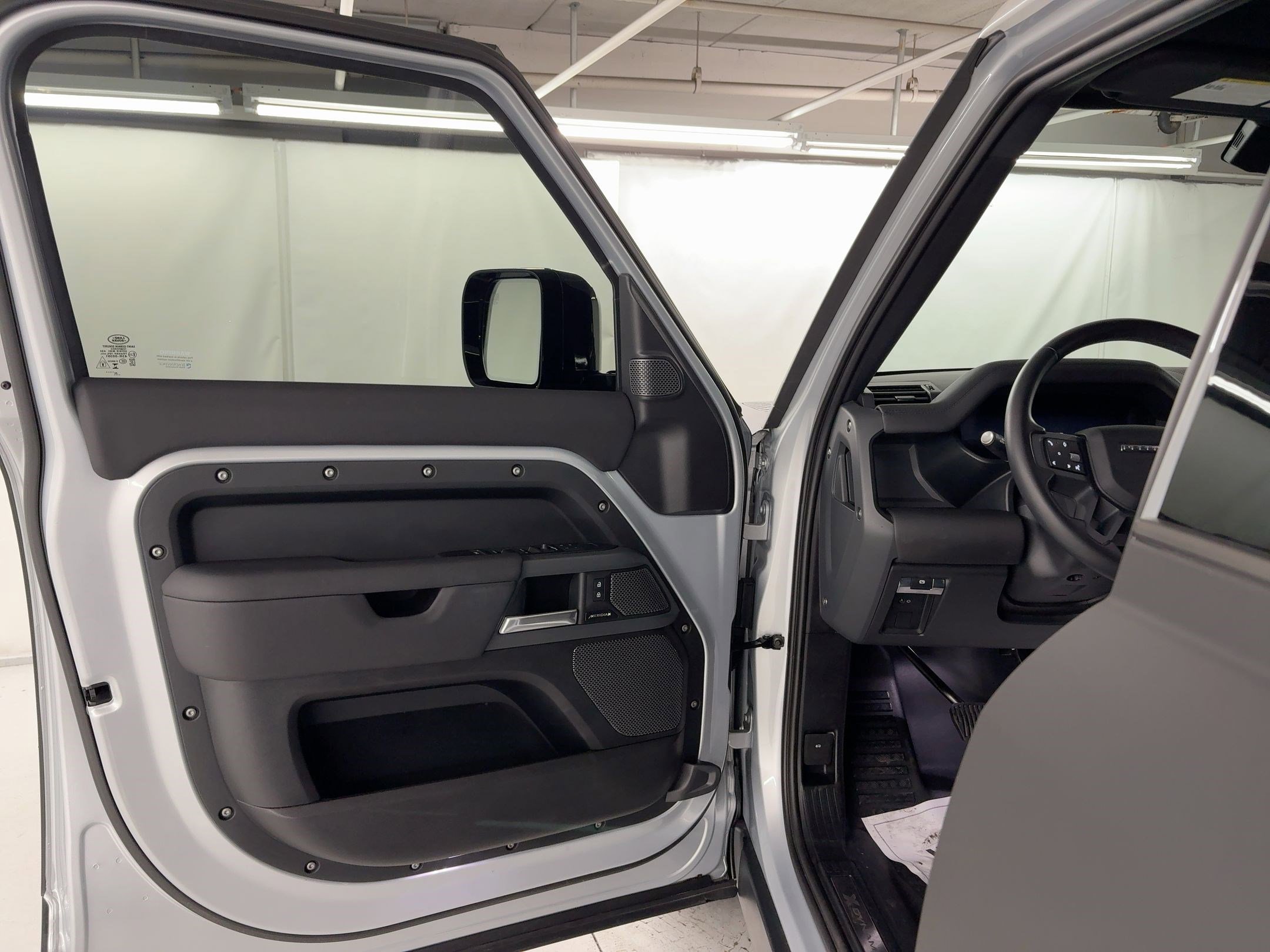 Used 2024 Land Rover Defender 110 X-Dynamic SE image 22