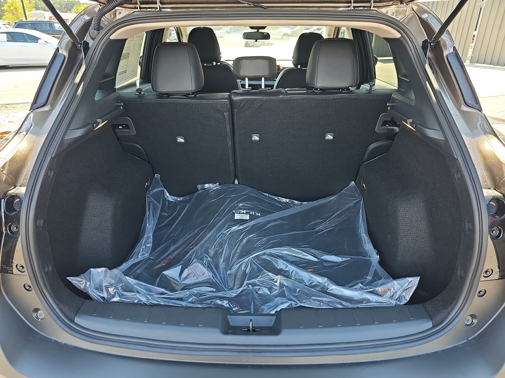 New 2027 Nissan Kicks SR w/ SR Premium Package FWD image 14
