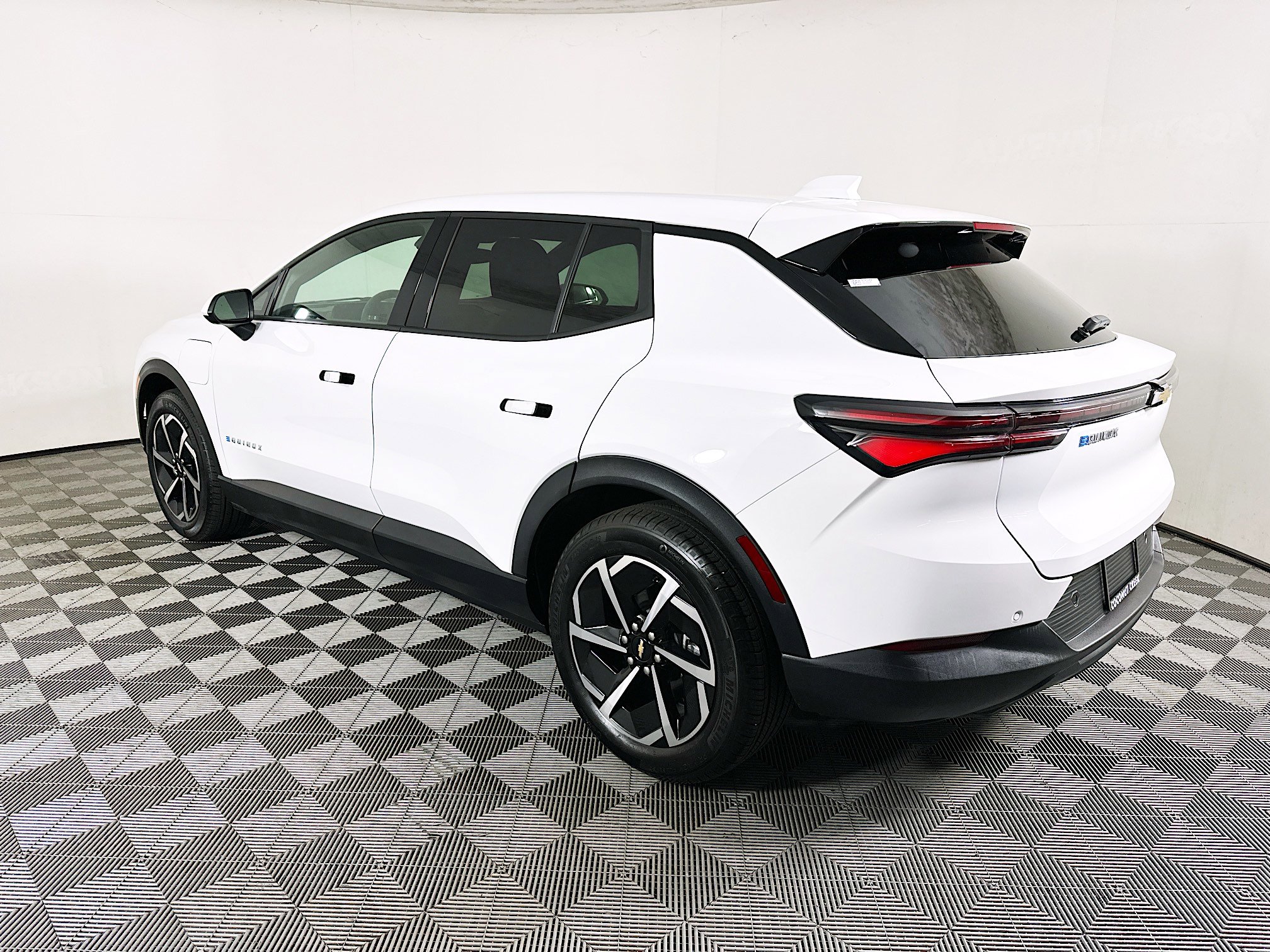 Used 2025 Chevrolet Equinox EV LT image 5