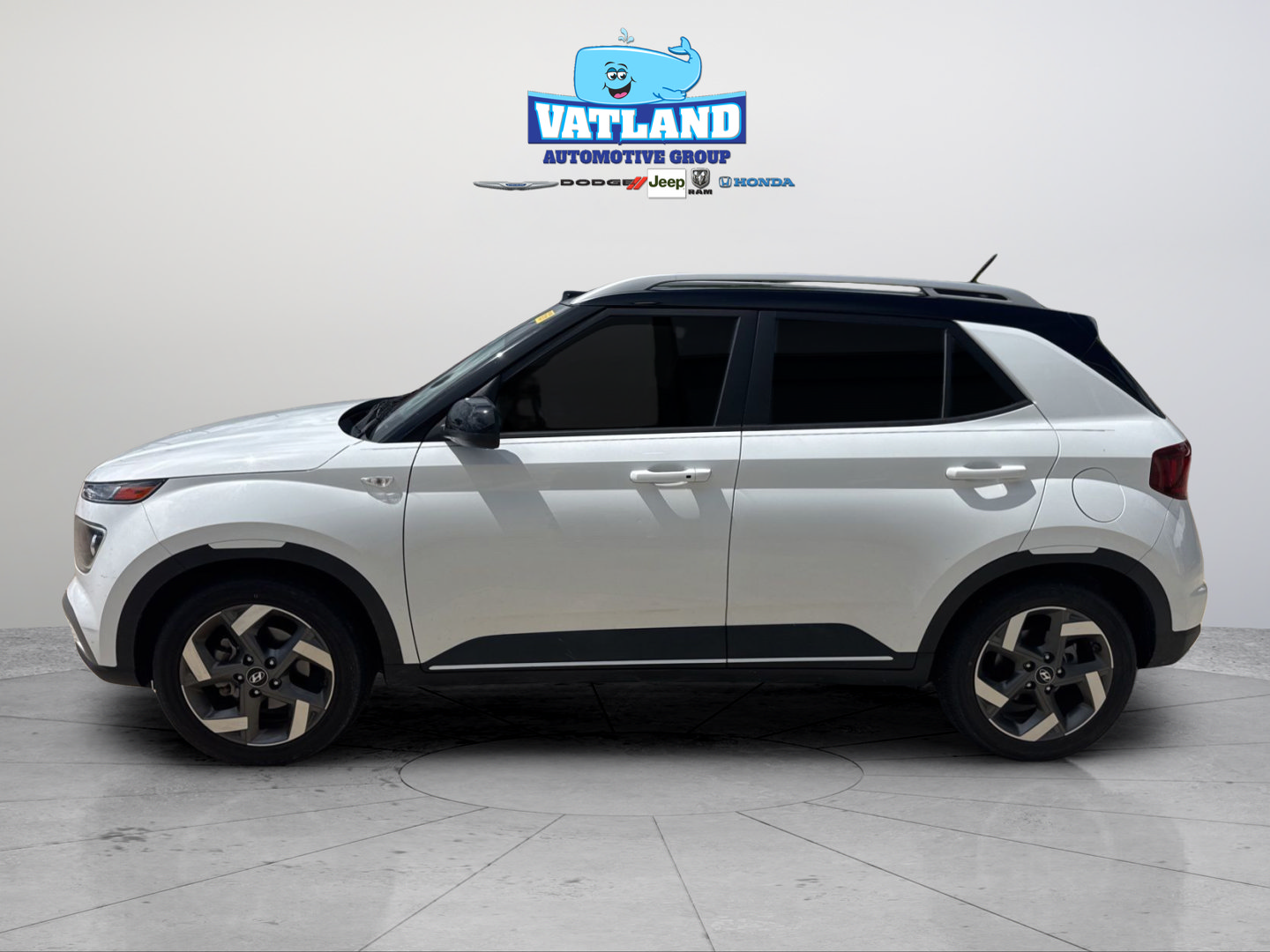Used 2023 Hyundai Venue Limited FWD image 4
