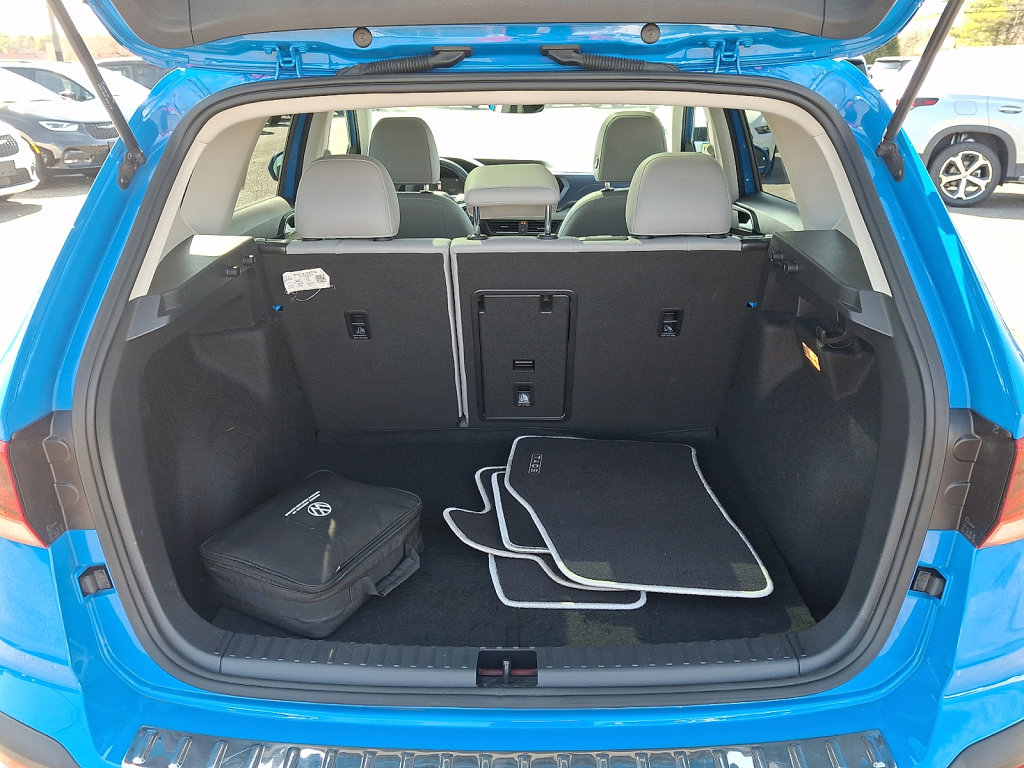 Used 2023 Volkswagen Taos SE w/ Panoramic Sunroof Package image 18