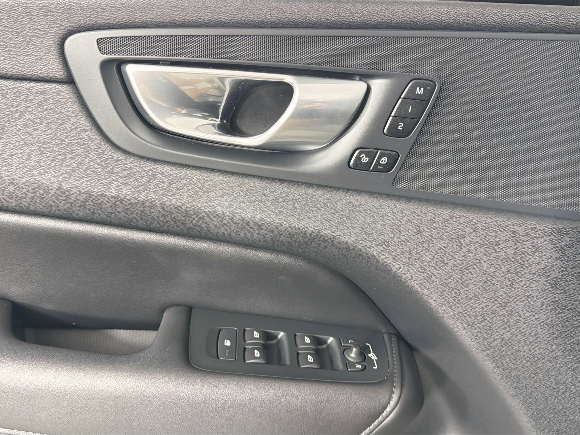 Certified 2024 Volvo XC60 B5 Core AWD/4WD image 18