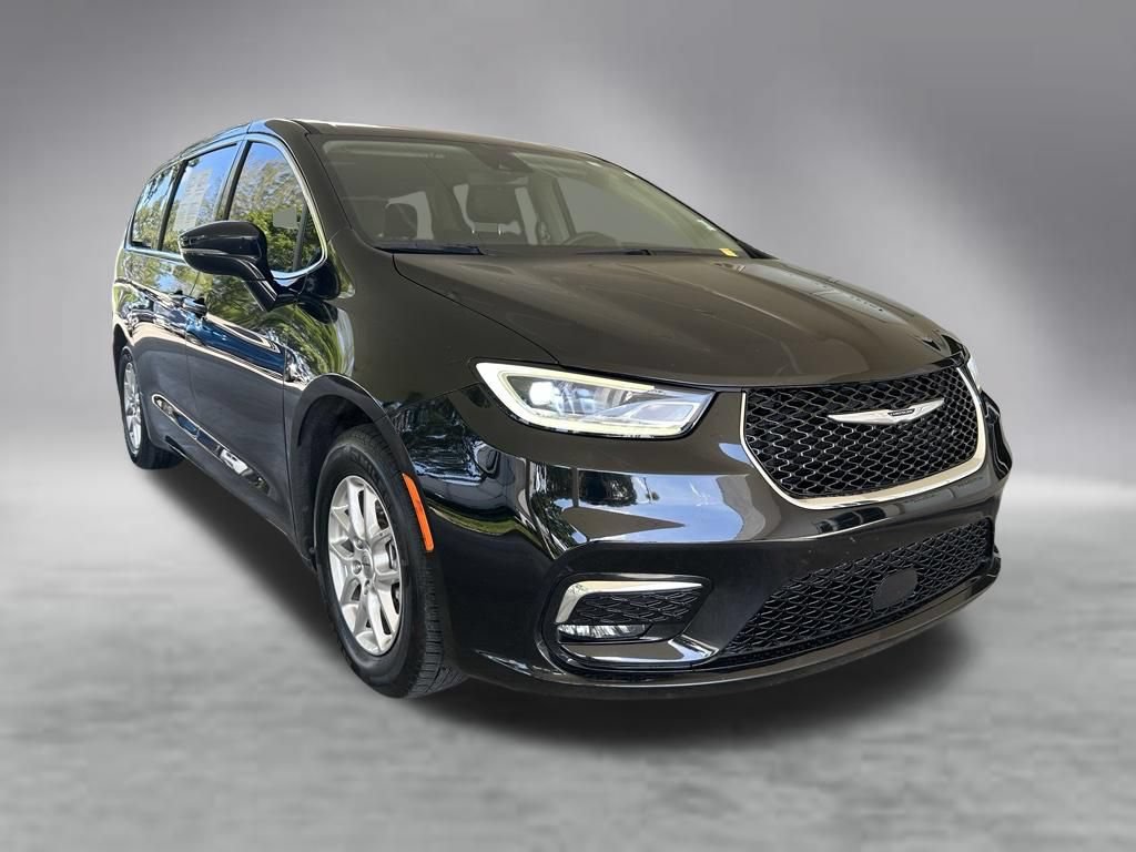 Used 2024 Chrysler Pacifica Touring-L FWD video 2
