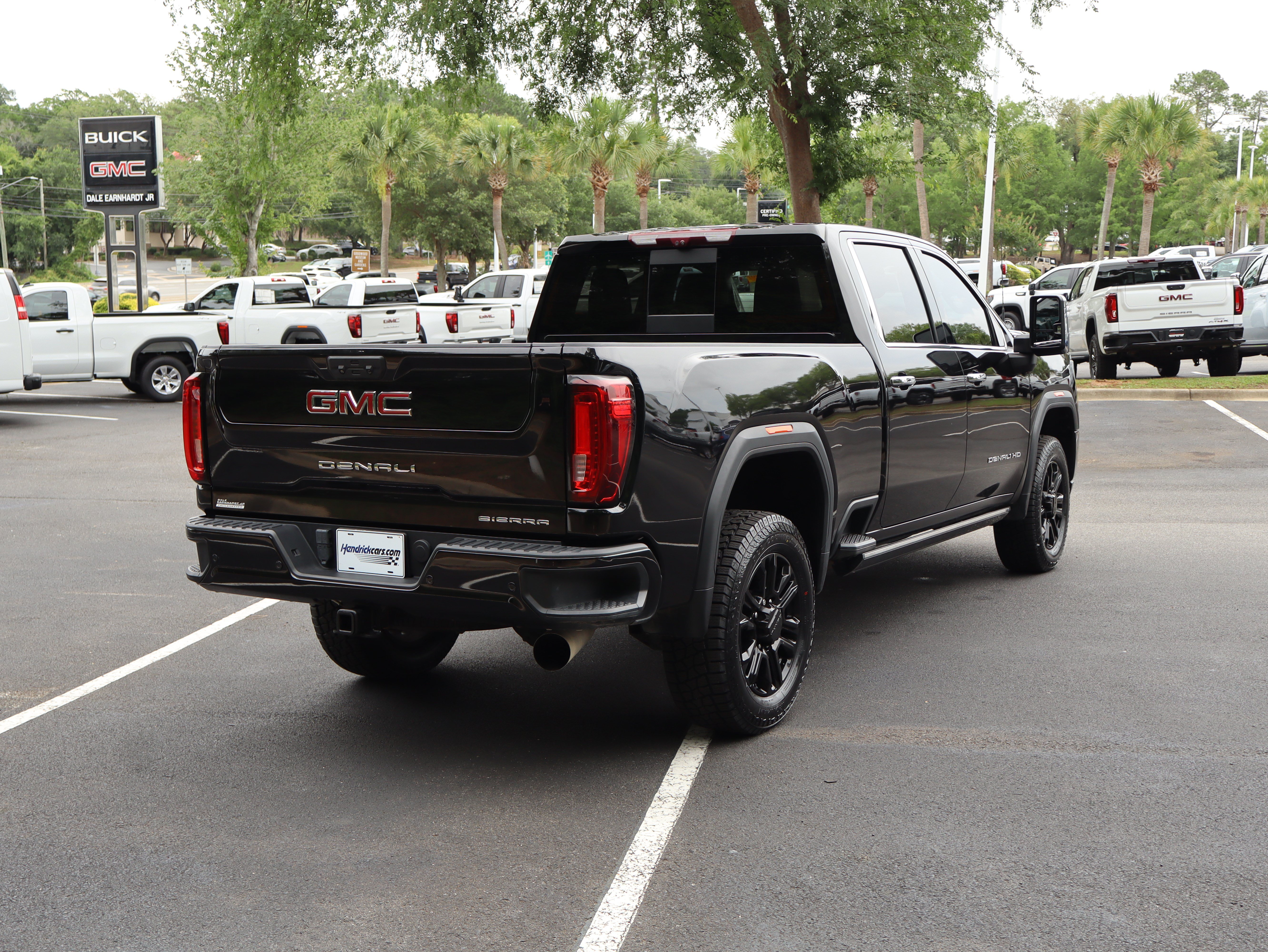 Used 2022 GMC Sierra 3500 Denali w/ Denali Black Diamond Edition AWD/4WD image 9