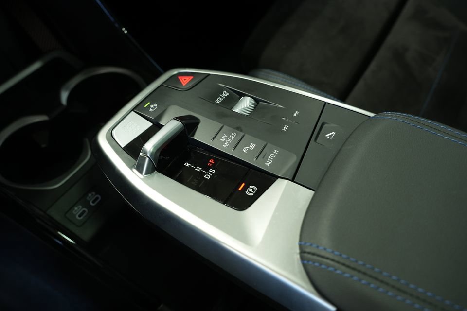 Used 2025 BMW X1 M35i w/ Premium Package image 17