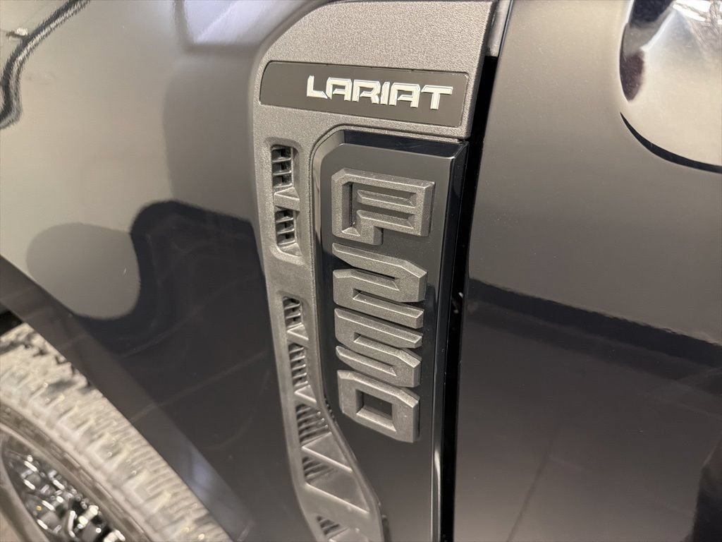 New 2026 Ford F250 Lariat w/ Black Appearance Package AWD/4WD image 43