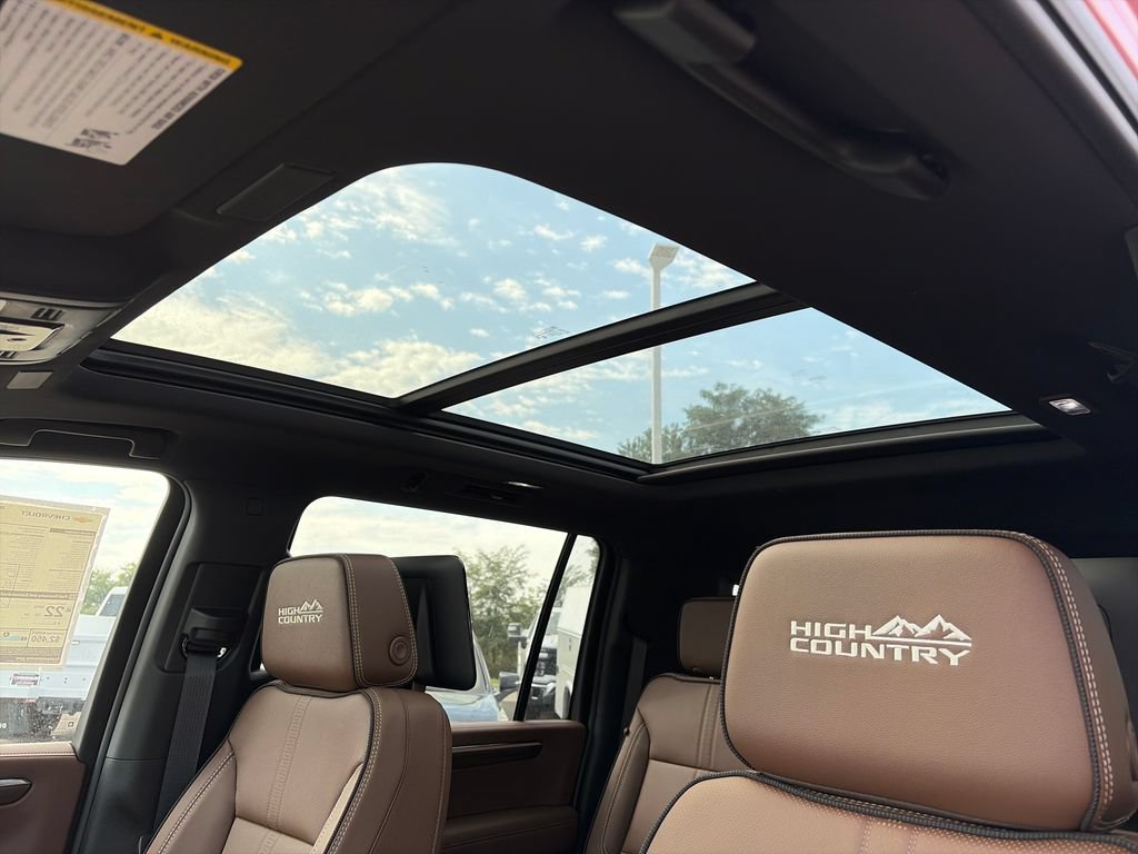 New 2026 Chevrolet Suburban High Country AWD/4WD image 28