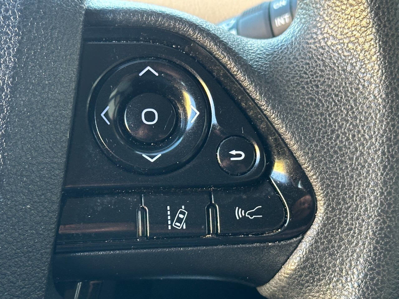 Used 2021 Toyota Prius LE image 30