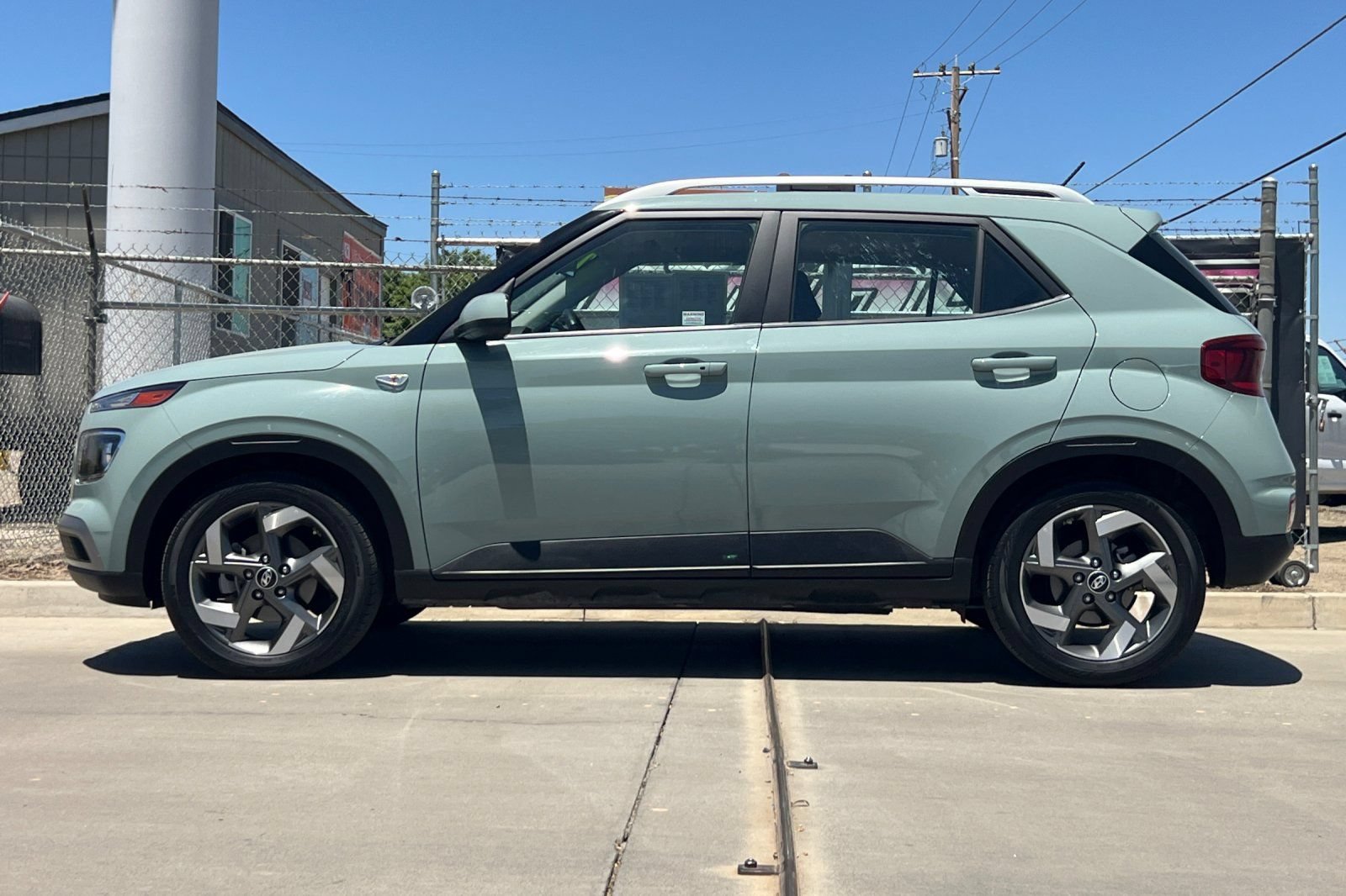 Used 2025 Hyundai Venue SEL FWD image 8