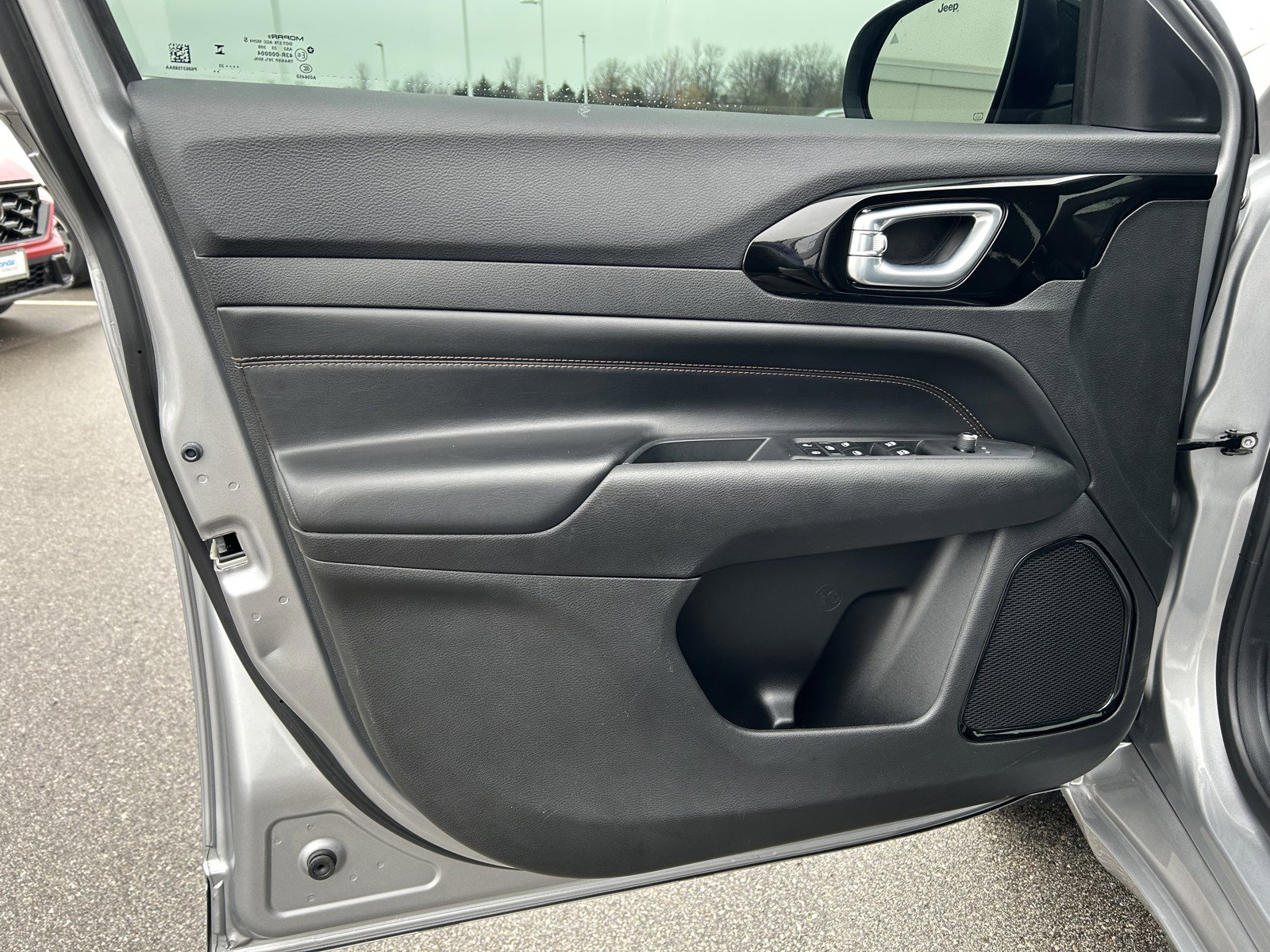 Used 2023 Jeep Compass Limited image 10