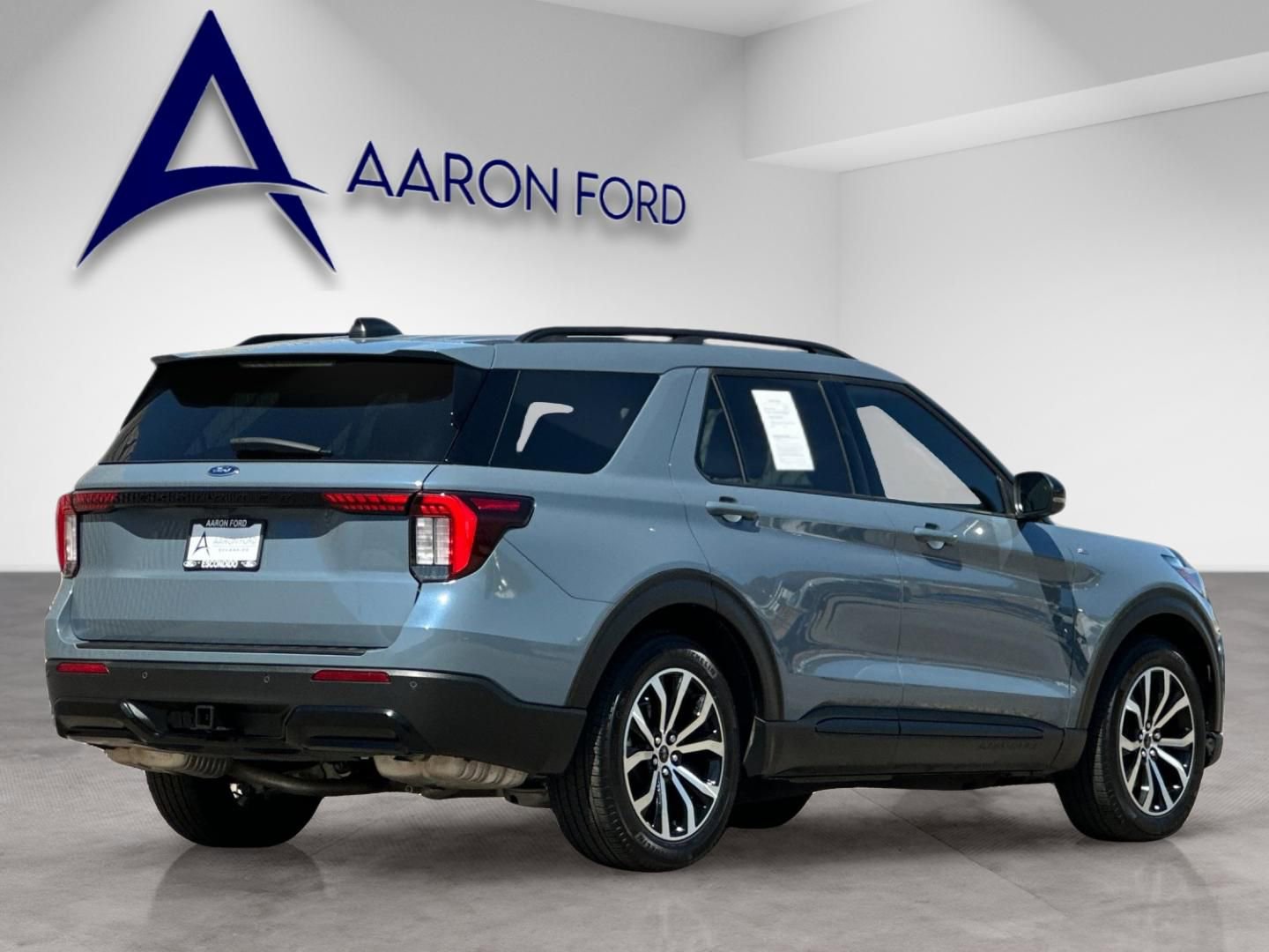 Used 2025 Ford Explorer ST-Line w/ Premium Package RWD image 6