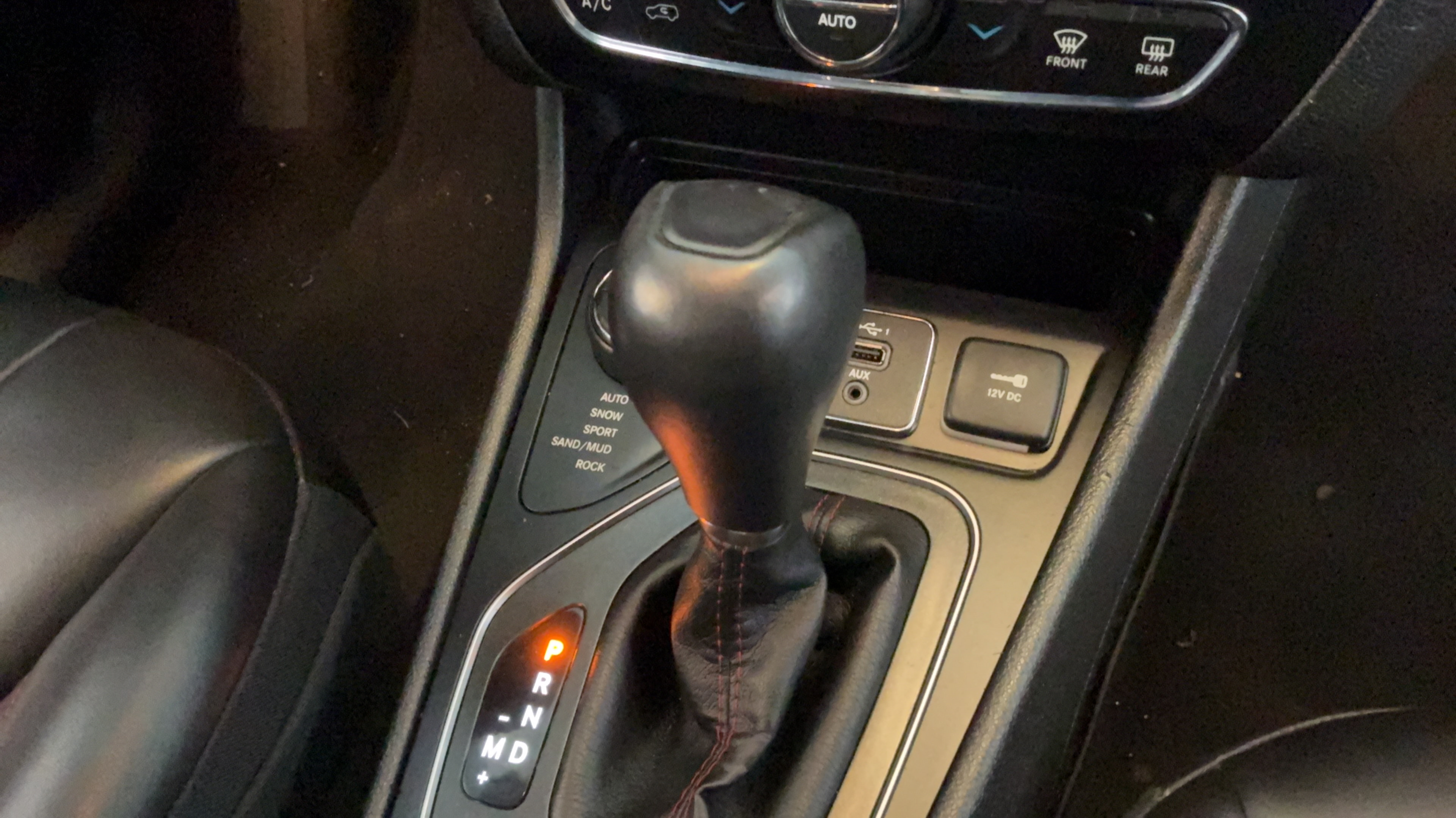 Used 2019 Jeep Cherokee Trailhawk AWD/4WD image 44