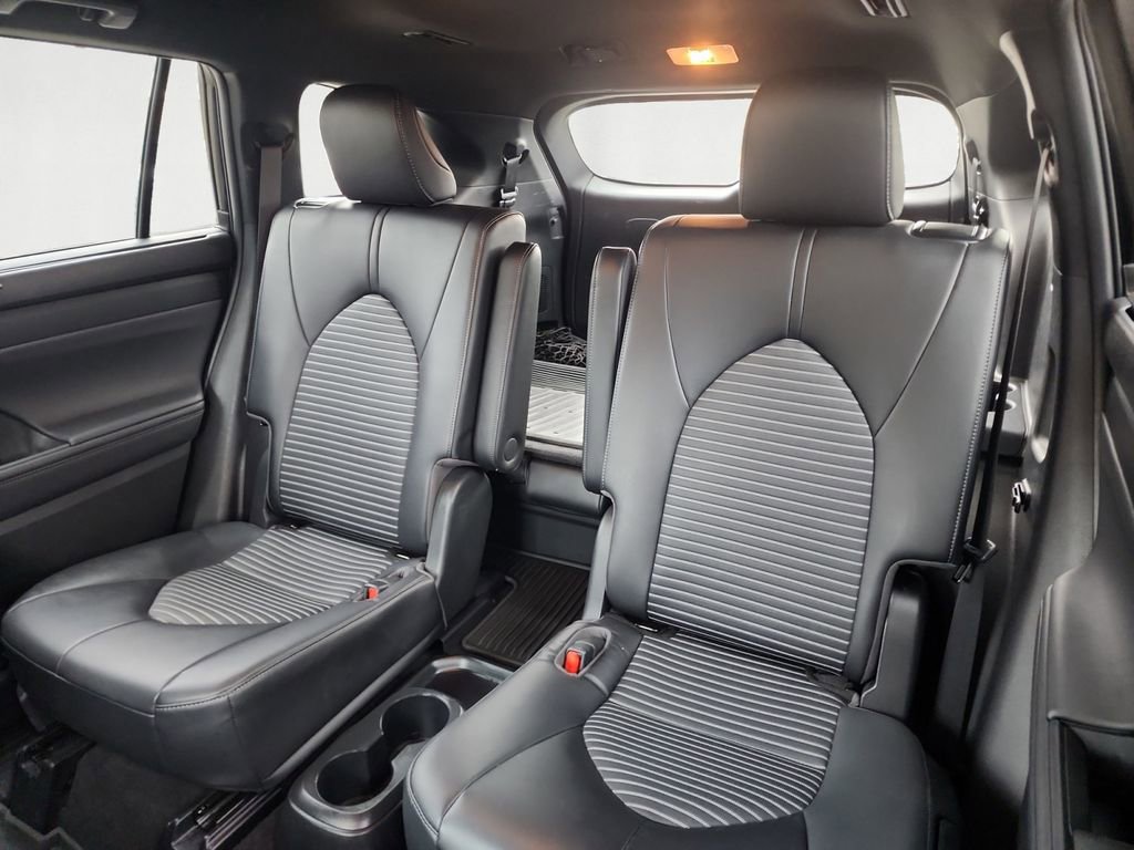 Used 2023 Toyota Highlander XSE image 13