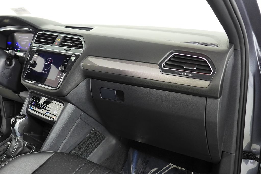 Certified 2023 Volkswagen Tiguan SE R-Line FWD image 13