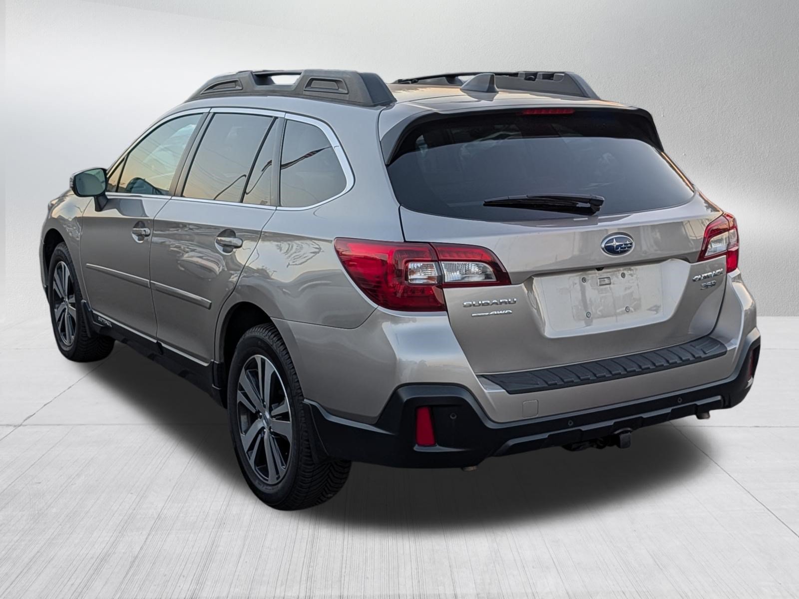 Used 2018 Subaru Outback 3.6R Limited AWD/4WD image 5