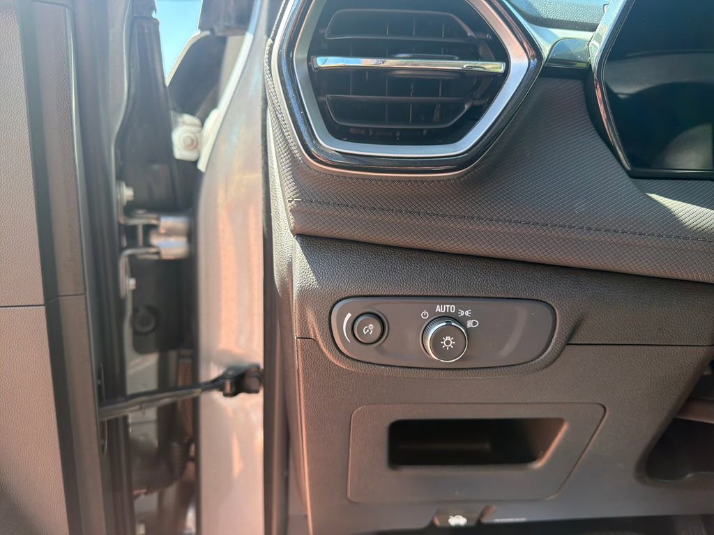 Used 2025 Chevrolet TrailBlazer LT AWD/4WD image 13
