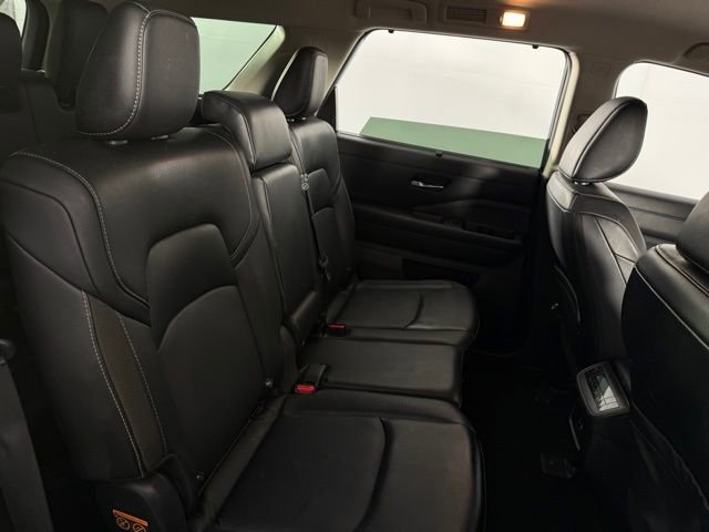 Used 2023 Nissan Pathfinder SL image 18