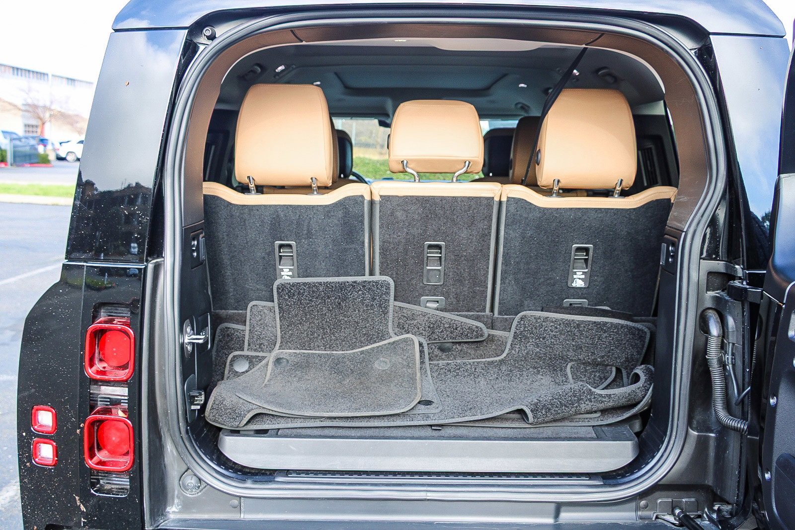 Used 2025 Land Rover Defender 130 X-Dynamic SE image 25