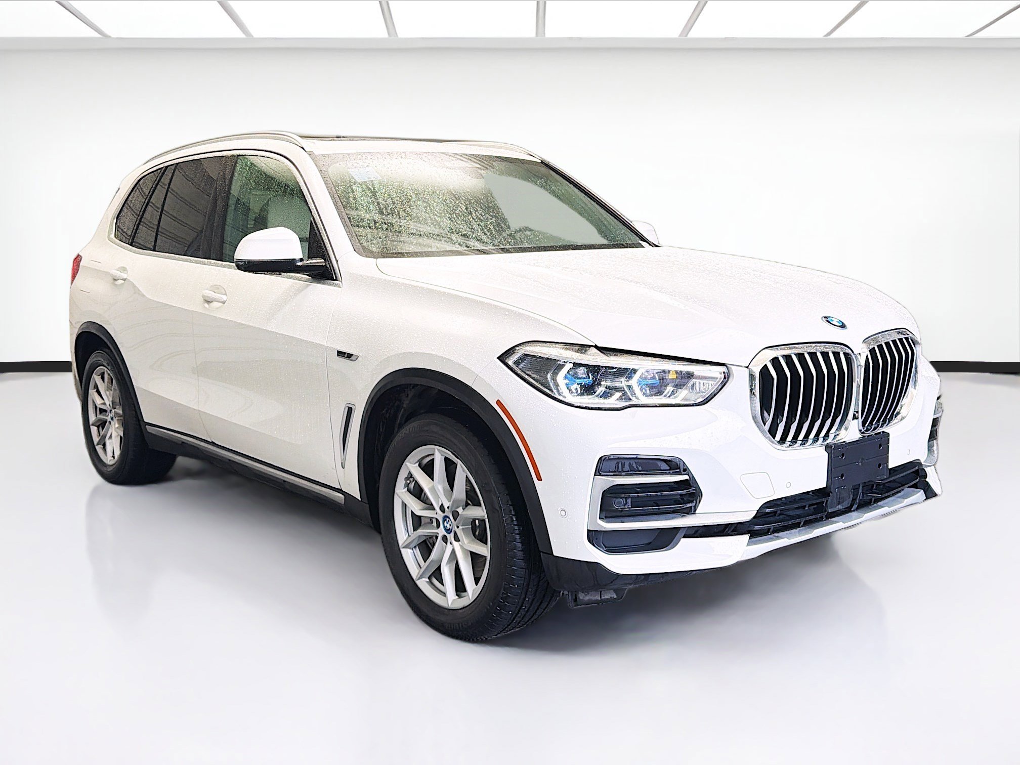 Used 2022 BMW X5 xDrive45e w/ Executive Package AWD/4WD image 3