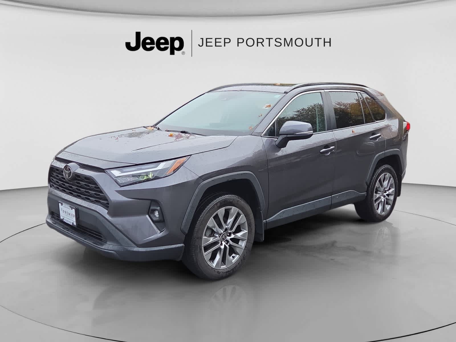 Used 2022 Toyota RAV4 XLE Premium AWD/4WD image 6
