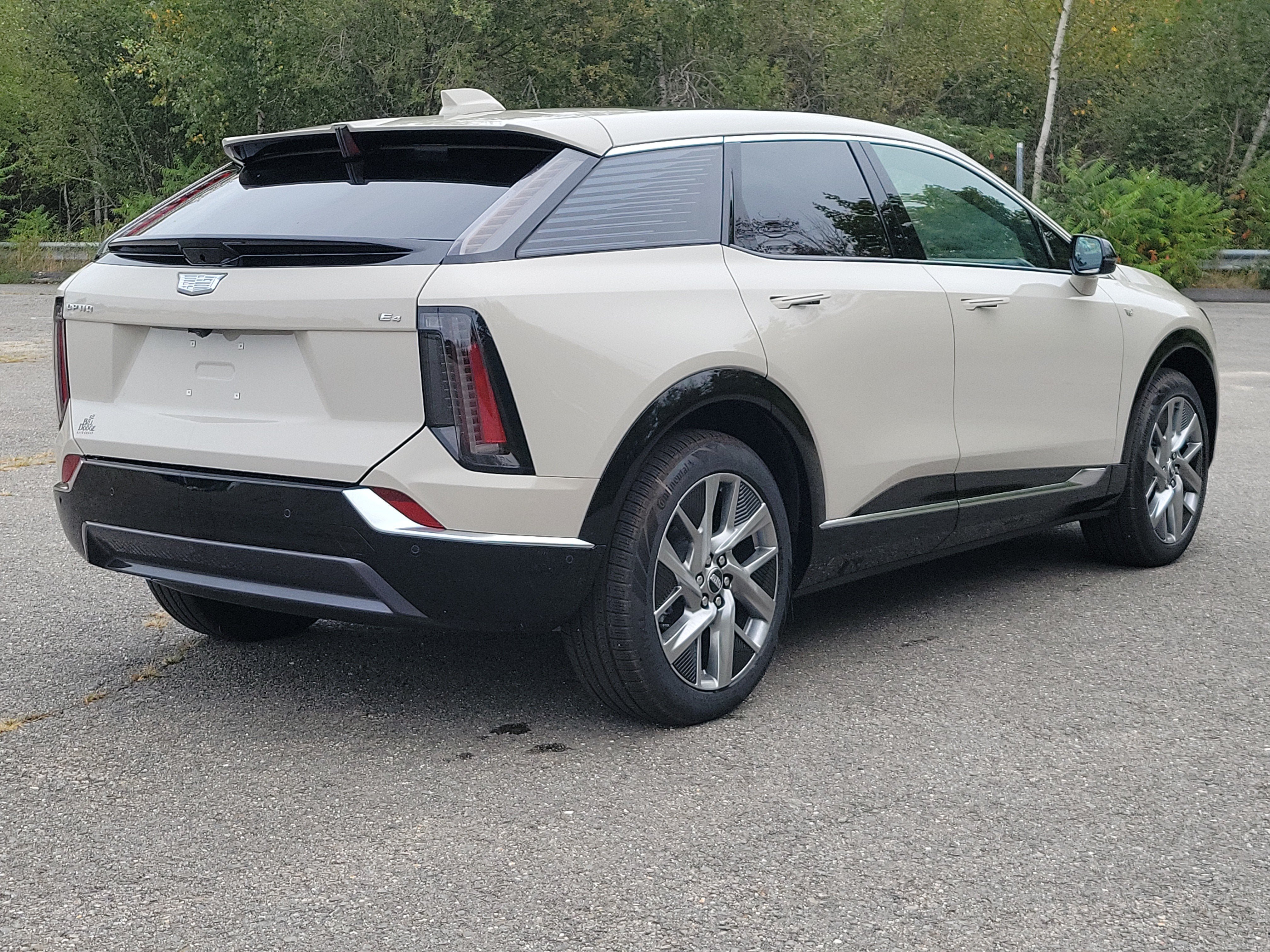 New 2027 Cadillac Optiq Premium Luxury w/ LPO, Floor Liner Package AWD/4WD image 7