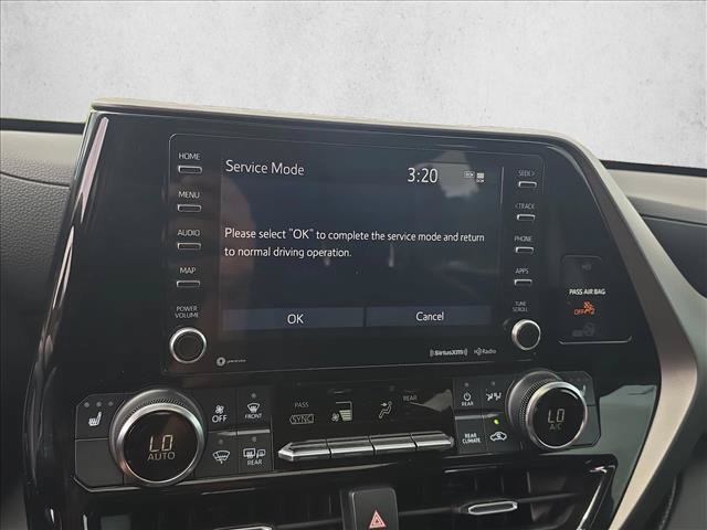 Used 2022 Toyota Highlander XLE FWD image 12