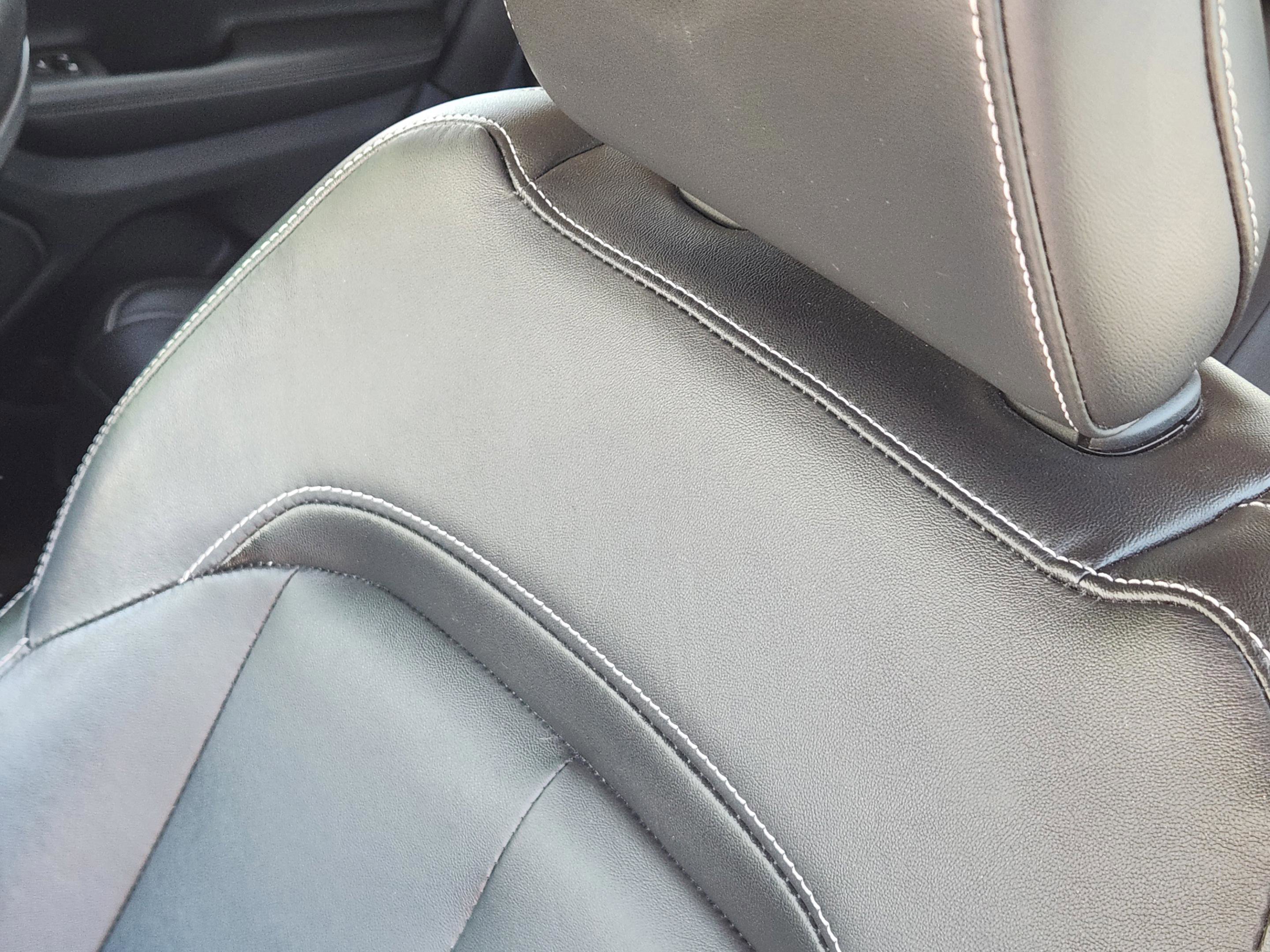 Used 2023 Jeep Grand Cherokee Limited w/ Black Appearance Package image 7