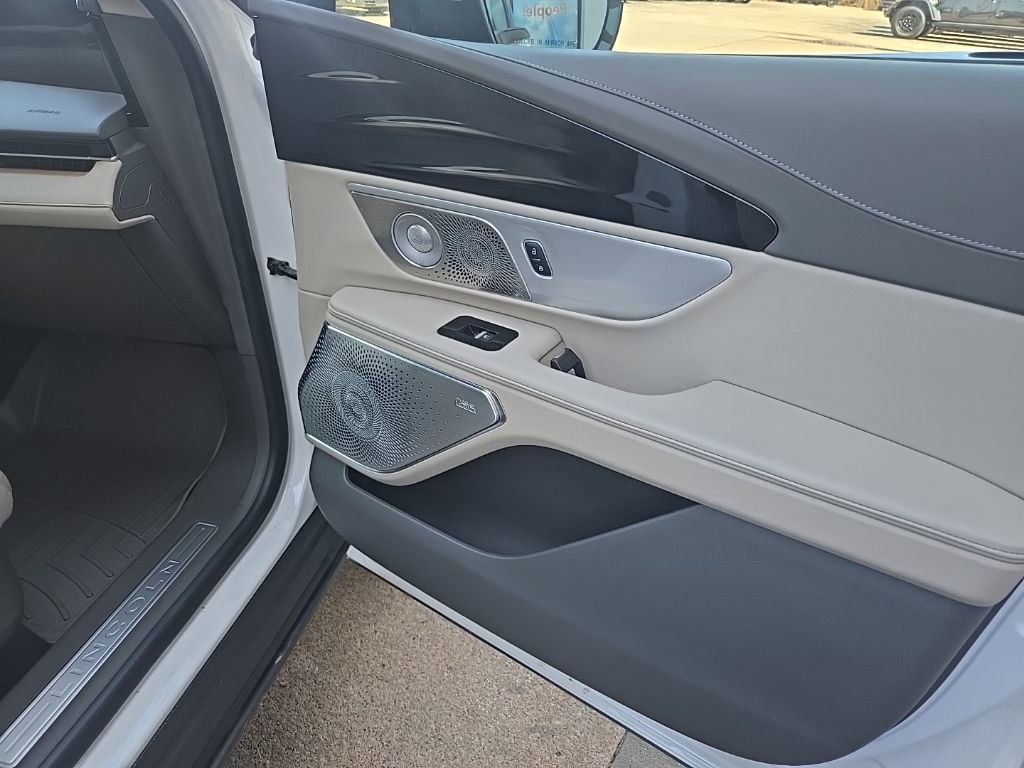 Used 2025 Lincoln Nautilus Reserve image 80