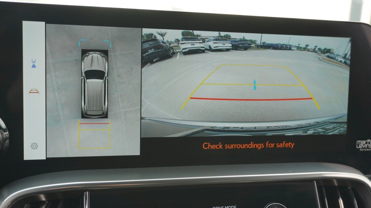 Used 2024 Lexus LX 600 4WD w/ Luxury Package image 17