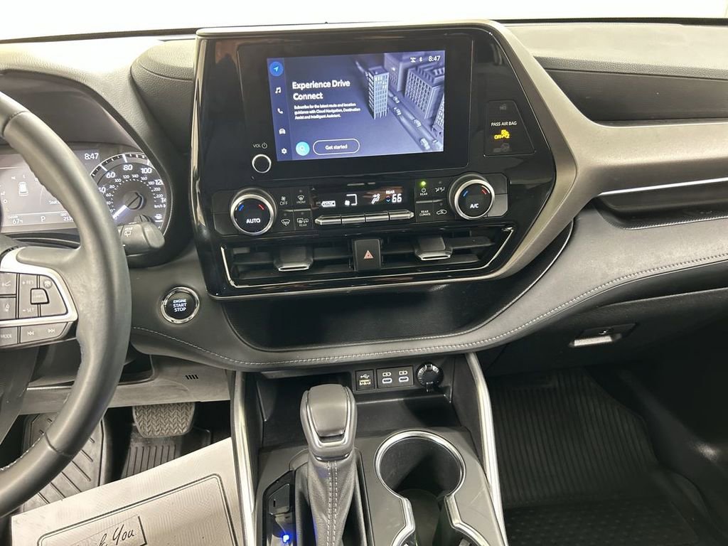Used 2023 Toyota Highlander LE AWD/4WD image 18