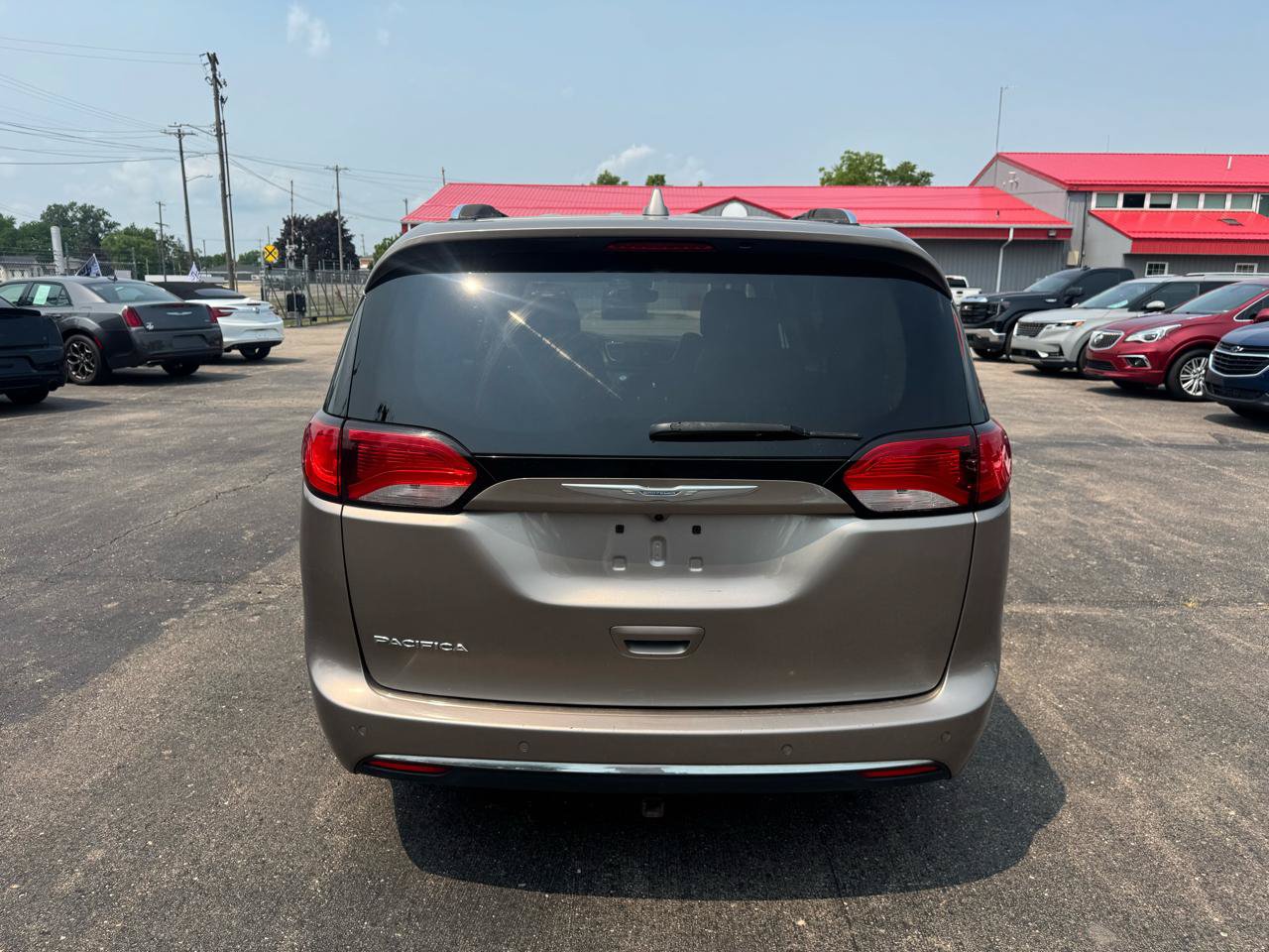 Used 2017 Chrysler Pacifica Touring-L Plus FWD image 6