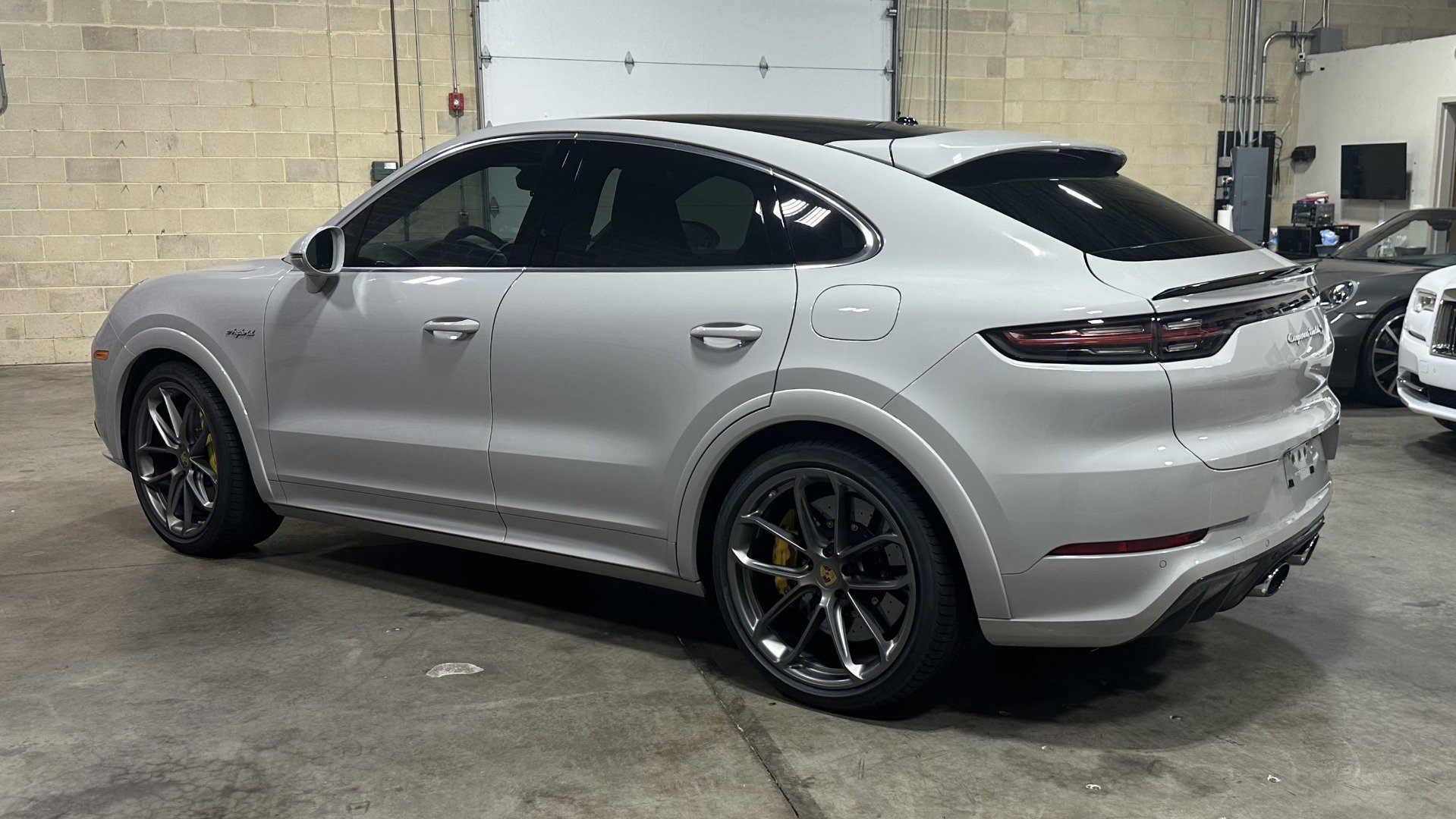 Used 2021 Porsche Cayenne Turbo S image 9