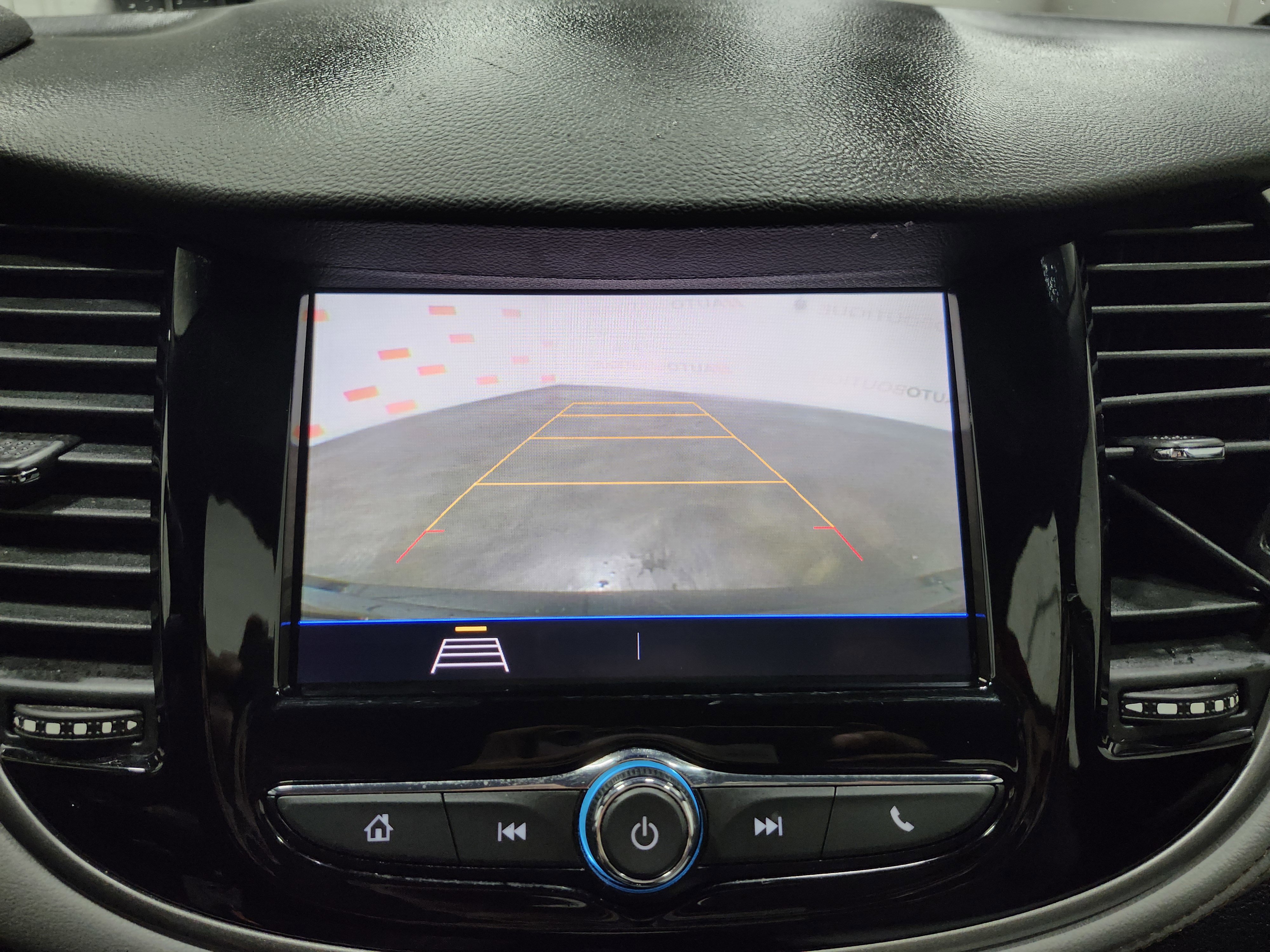 Used 2020 Chevrolet Trax LS FWD image 2