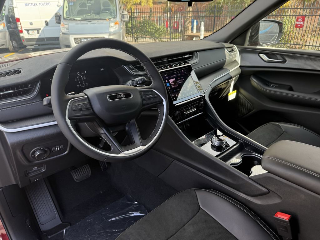 New 2025 Jeep Grand Cherokee L Altitude image 15