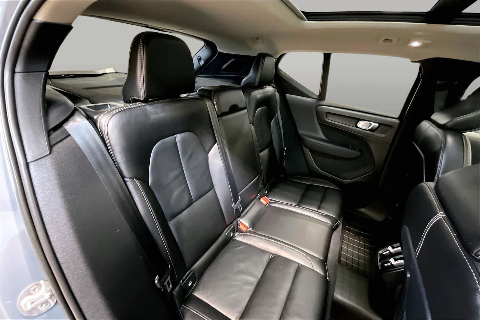 Certified 2023 Volvo XC40 B5 Ultimate w/ Climate Package AWD/4WD image 19