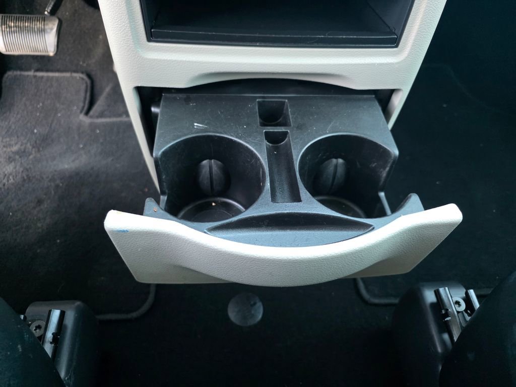 Used 2020 Dodge Grand Caravan SE w/ UConnect Hands-Free Group image 21