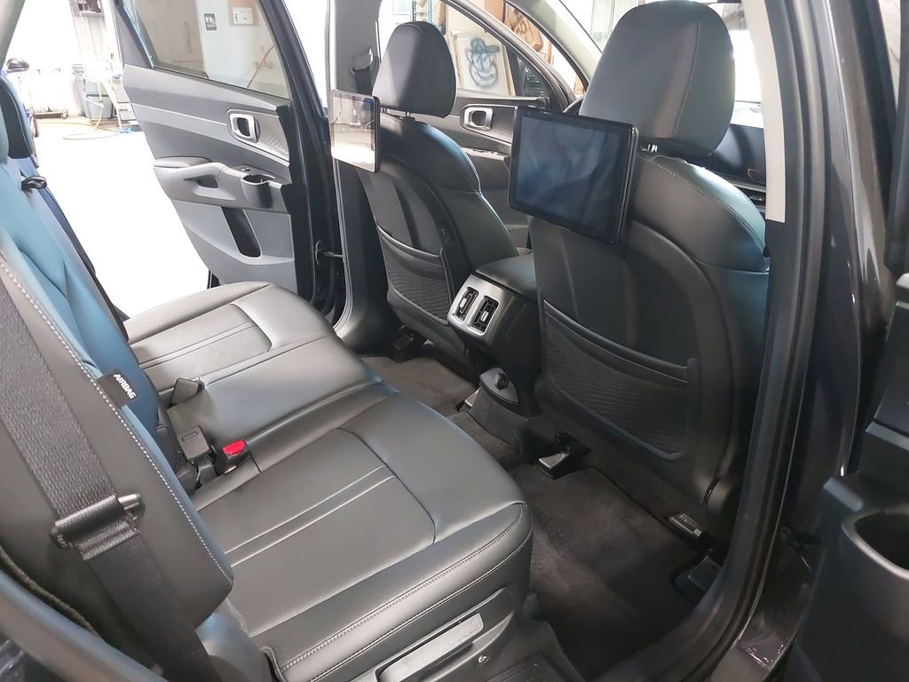 Used 2025 Kia Sorento S w/ Panoramic Sunroof Package FWD image 11