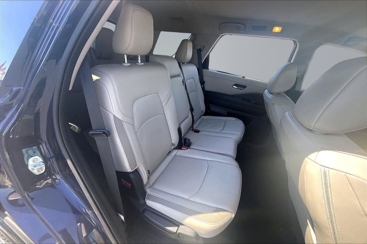 Certified 2024 Nissan Pathfinder SL FWD image 28