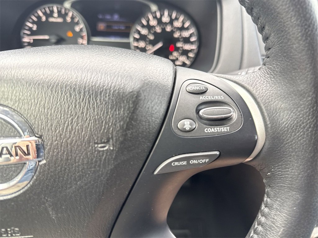 Used 2020 Nissan Pathfinder SV image 17