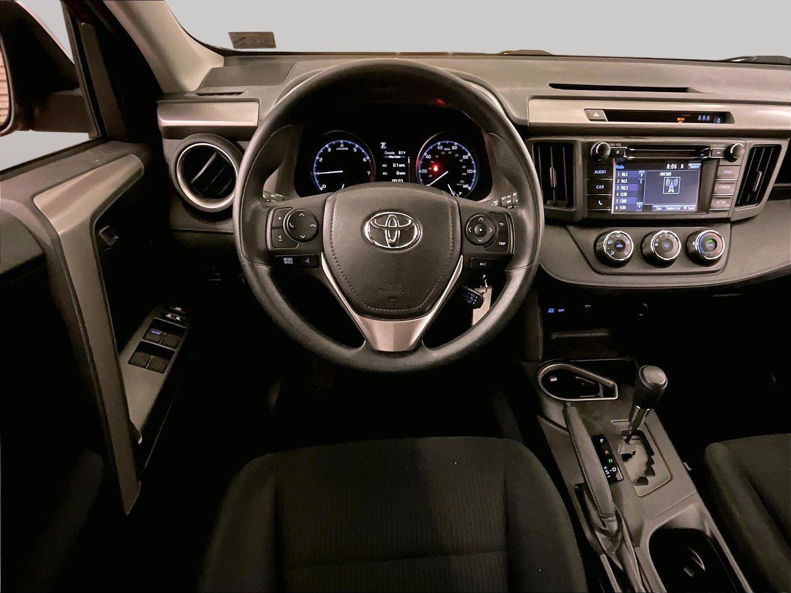 Used 2018 Toyota RAV4 LE FWD image 5