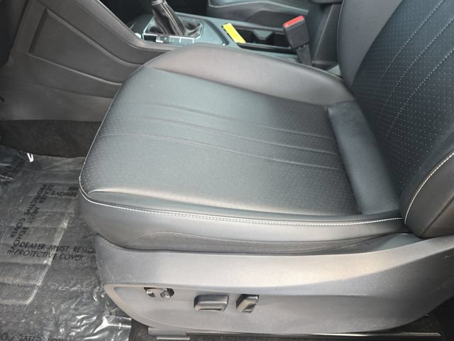 Used 2024 Volkswagen Tiguan SE R-Line FWD image 16