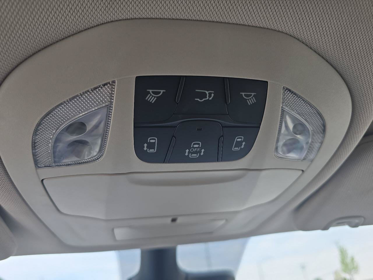 Used 2023 Chrysler Pacifica Touring-L FWD image 37
