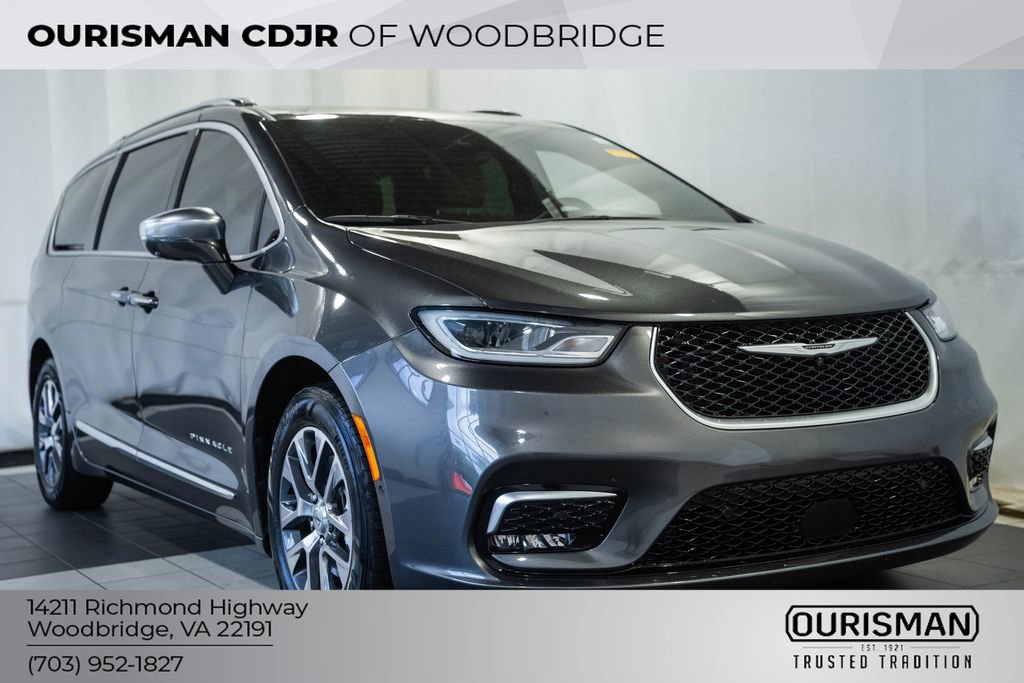 Used 2022 Chrysler Pacifica Pinnacle FWD image 1