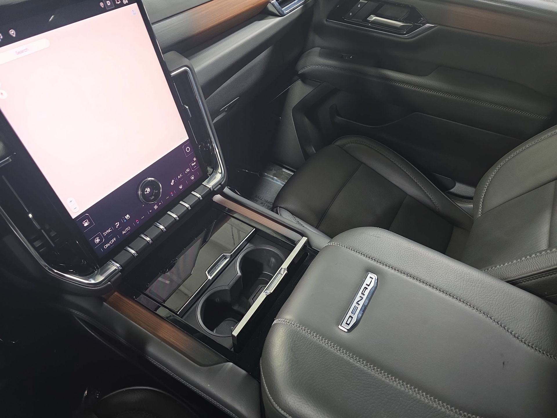 Used 2025 GMC Yukon Denali image 25