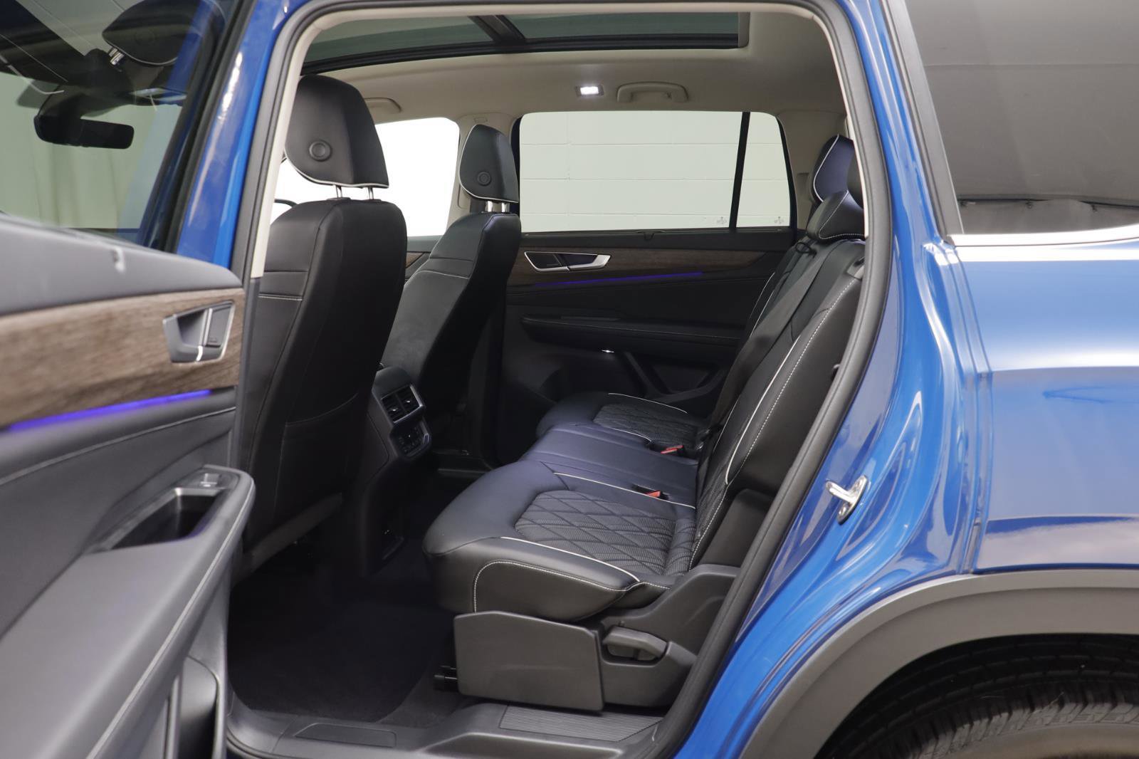 Used 2025 Volkswagen Atlas SEL Premium R-Line image 14