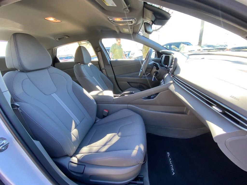 Certified 2024 Hyundai Elantra SE image 35