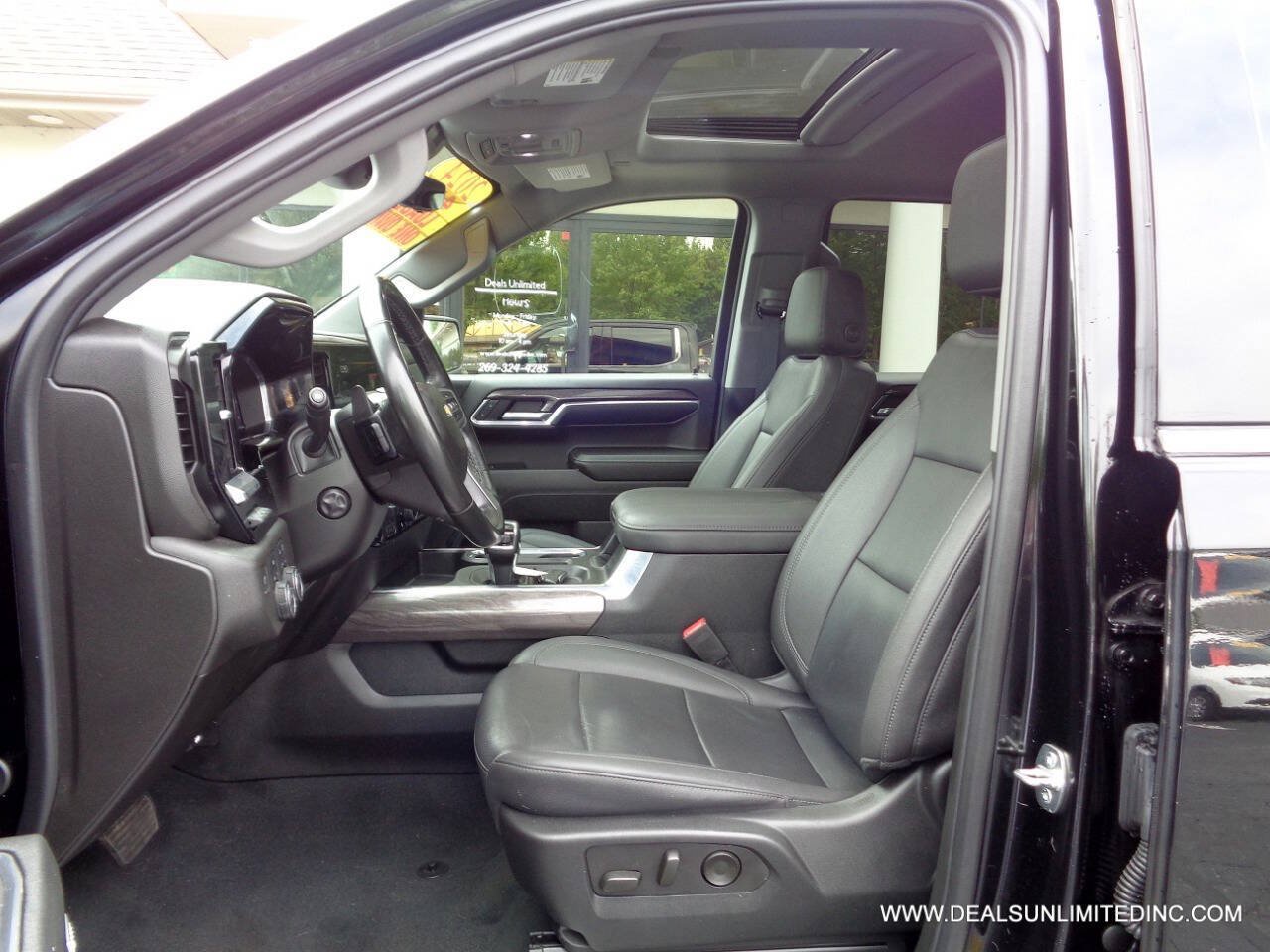Used 2024 Chevrolet Silverado 1500 LTZ w/ LTZ Premium Package AWD/4WD image 9