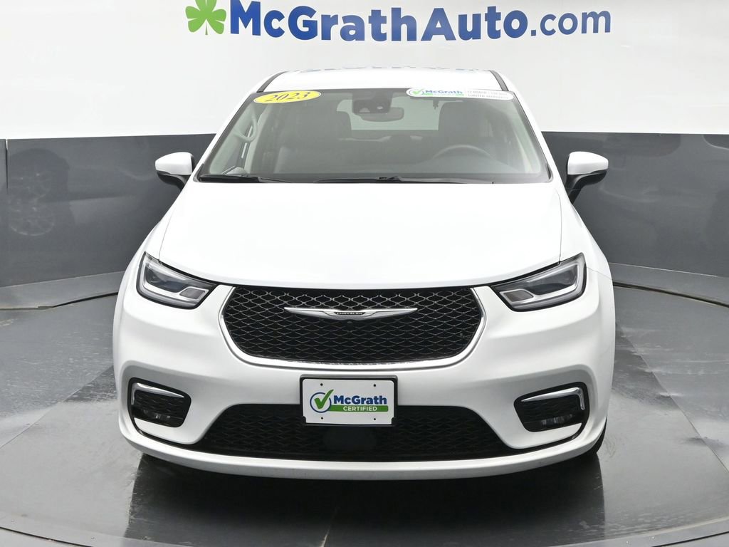 Used 2023 Chrysler Pacifica Touring-L FWD image 5