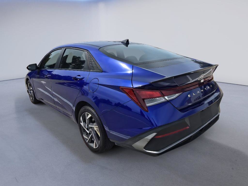 Used 2025 Hyundai Elantra Sport FWD image 3