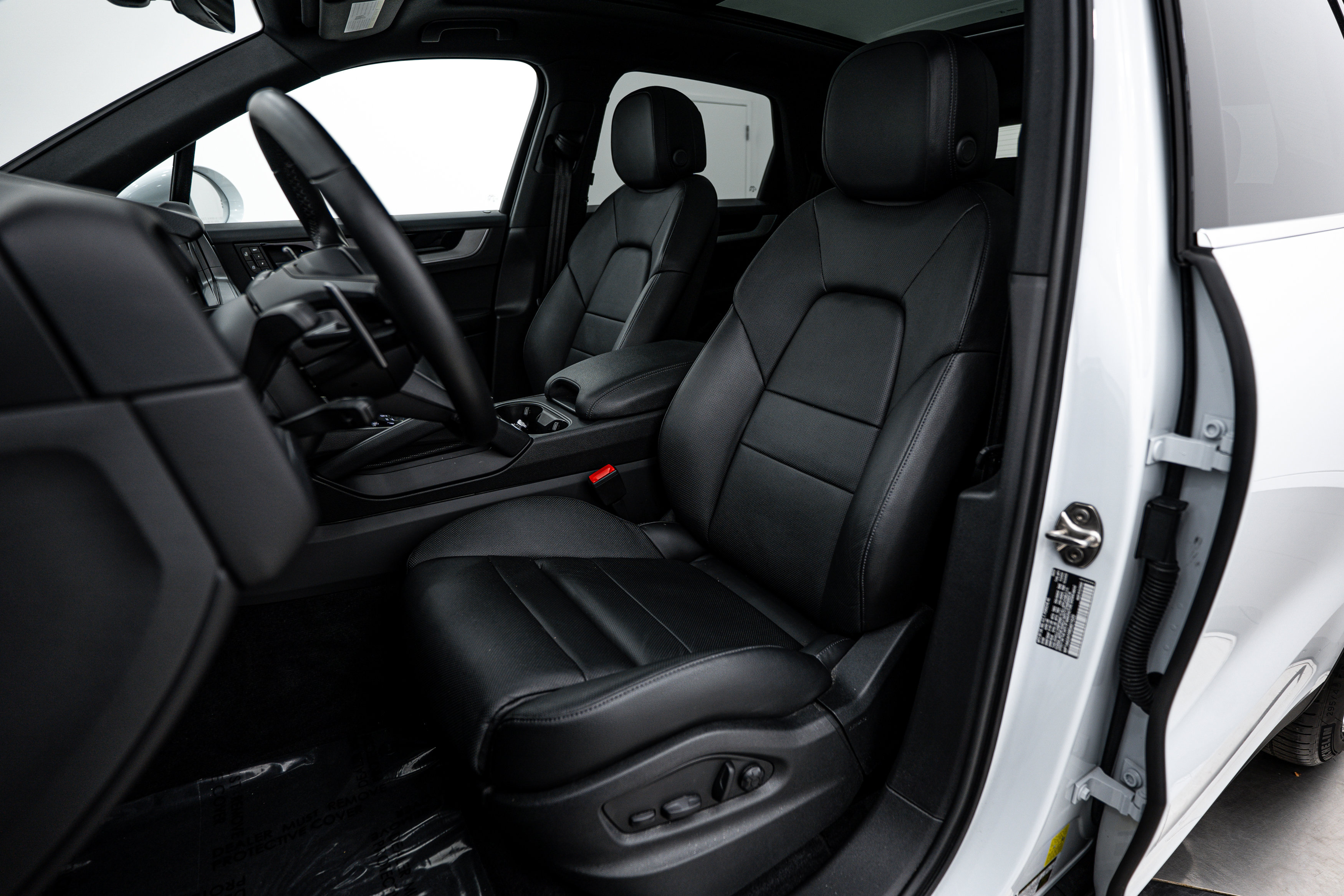 Certified 2024 Porsche Cayenne image 5